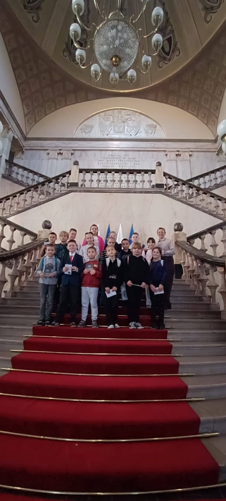 Wizyta pełna wrażeń! Klasa III b w Śląskim Urzędzie Wojewódzkim w Katowicach.